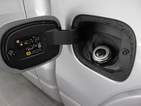 Used 2025 RAM 1500 Big Horn image 32