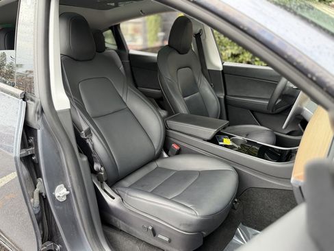 Used 2020 Tesla Model Y Long Range image 34