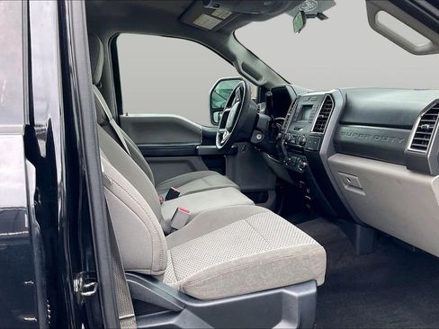 Used 2017 Ford F250 XLT AWD/4WD image 6