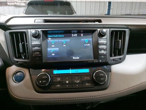 Used 2018 Toyota RAV4 Limited image 21