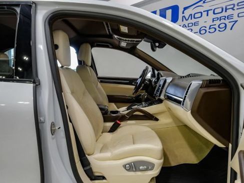 Used 2017 Porsche Cayenne AWD/4WD image 53