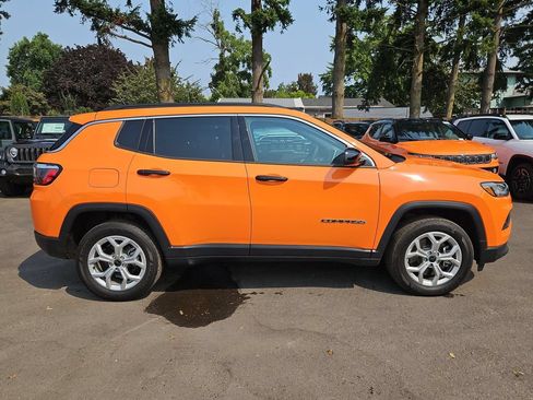 Certified 2026 Jeep Compass Latitude AWD/4WD image 8