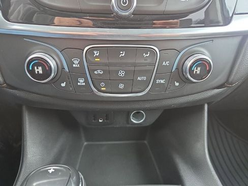 Used 2018 Chevrolet Traverse LT image 20