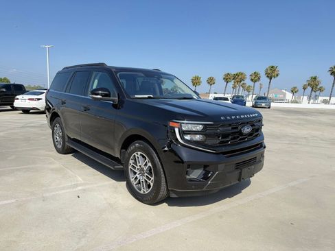 Used 2025 Ford Expedition Active RWD image 4