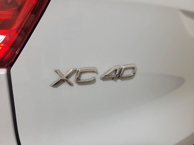Used 2024 Volvo XC40 B5 Plus AWD/4WD image 6