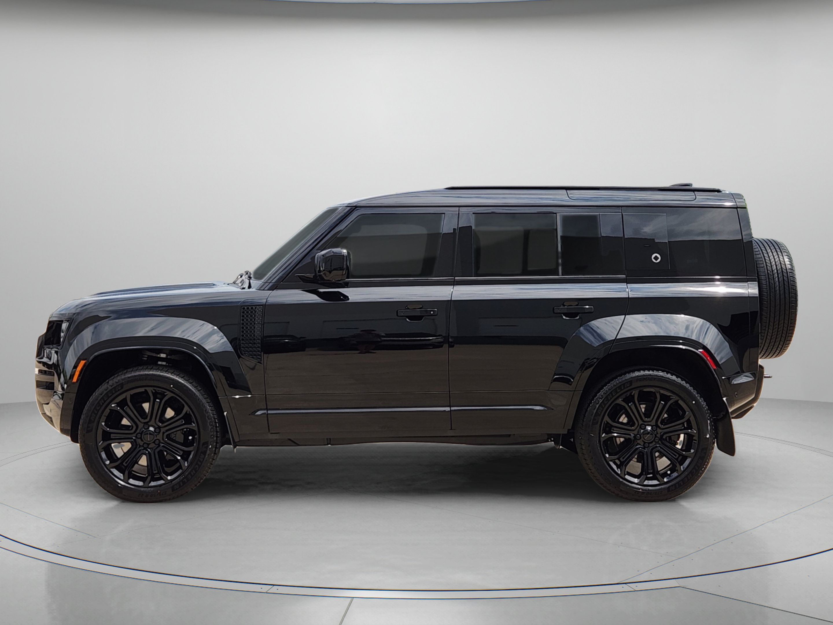 New 2026 Land Rover Defender 110 OCTA AWD/4WD image 2