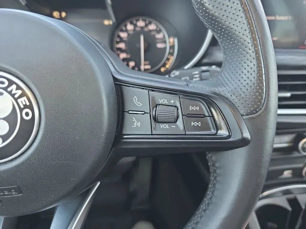 Used 2020 Alfa Romeo Stelvio Sport w/ Quick Order Package 22K Sport RWD image 19