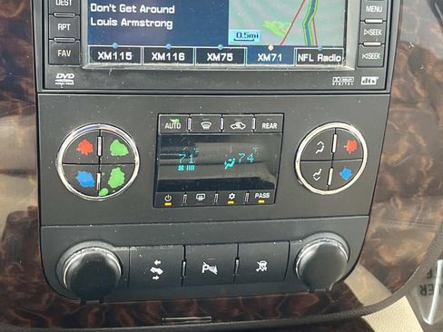 Used 2010 GMC Yukon XL Denali image 37