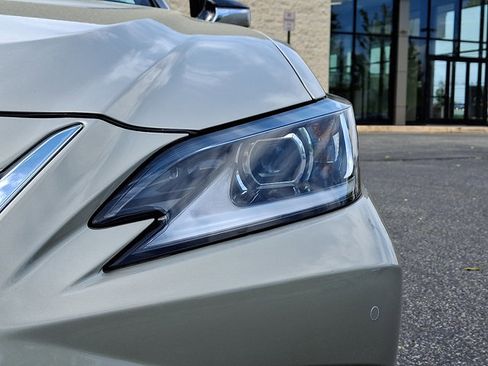Used 2025 Lexus ES 350 w/ Premium Package FWD image 9