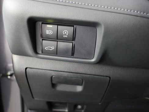 Used 2025 Toyota Highlander LE image 21