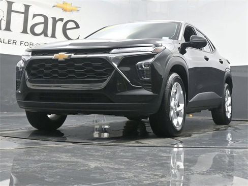 Used 2024 Chevrolet Trax LS w/ LS Convenience Package image 4