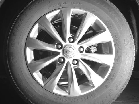 Used 2018 Chrysler Pacifica Touring-L Plus FWD image 33