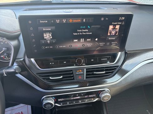 Used 2023 Nissan Altima 2.0 SR FWD image 22