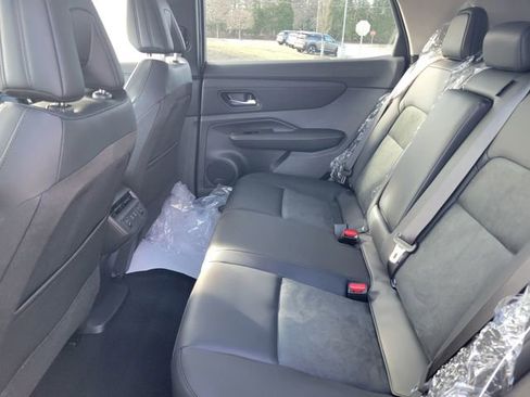 New 2025 Nissan Ariya AWD image 32