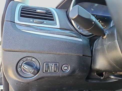 Used 2022 Chrysler 300 Touring L image 18