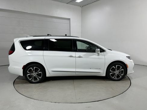 Used 2021 Chrysler Pacifica Pinnacle AWD/4WD image 41