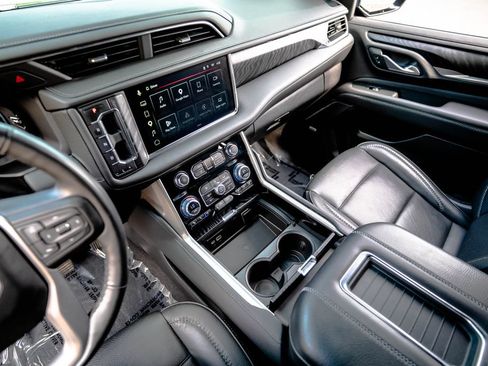 Used 2023 GMC Yukon Denali AWD/4WD image 29