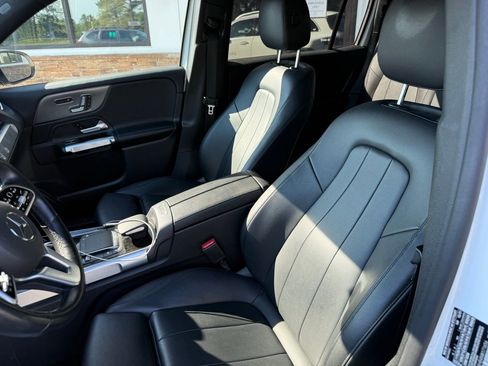 Used 2022 Mercedes-Benz GLB 250 4MATIC image 3