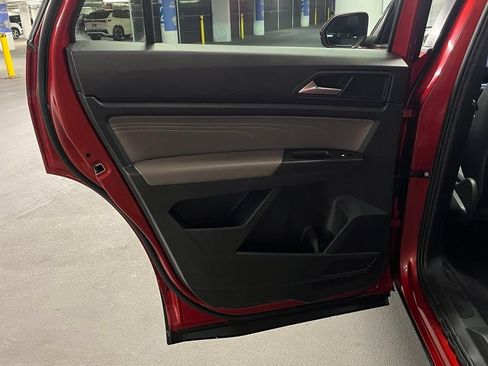 Used 2022 Volkswagen Atlas Cross Sport SE w/ Panoramic Sunroof Package AWD/4WD image 18