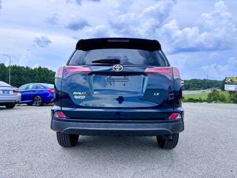 Used 2018 Toyota RAV4 LE w/ All Weather Liner Package FWD image 4