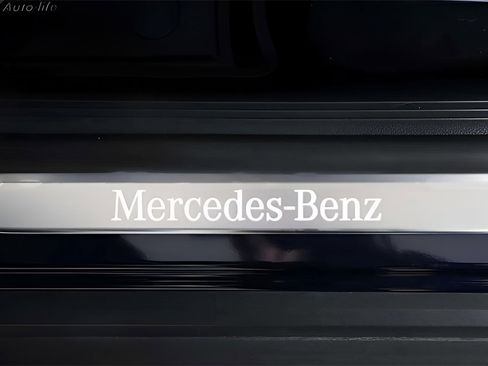 Used 2024 Mercedes-Benz GLC 300 4MATIC image 9