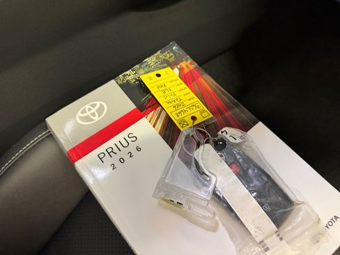 Used 2026 Toyota Prius XLE AWD/4WD image 34