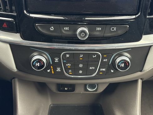 Used 2020 Chevrolet Traverse LT image 12