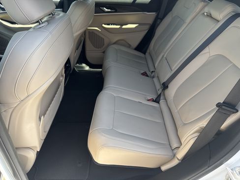 Used 2023 Jeep Grand Cherokee Limited AWD/4WD image 23