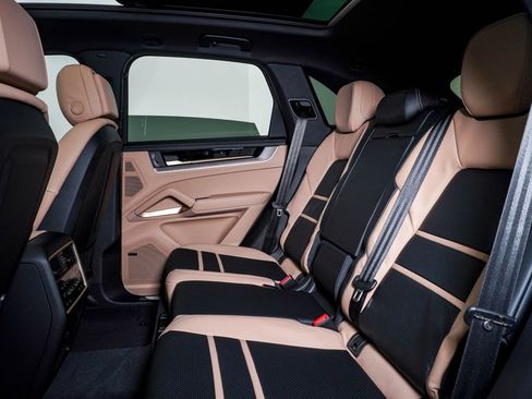 New 2026 Porsche Cayenne image 17