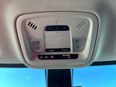 Used 2019 Chevrolet Traverse LT w/ LT Premium Package image 46