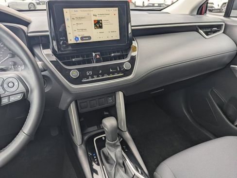 Used 2024 Toyota Corolla Cross LE w/ Moonroof Package image 24