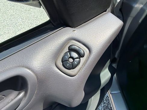 Used 2000 Chrysler Sebring JXI FWD image 12