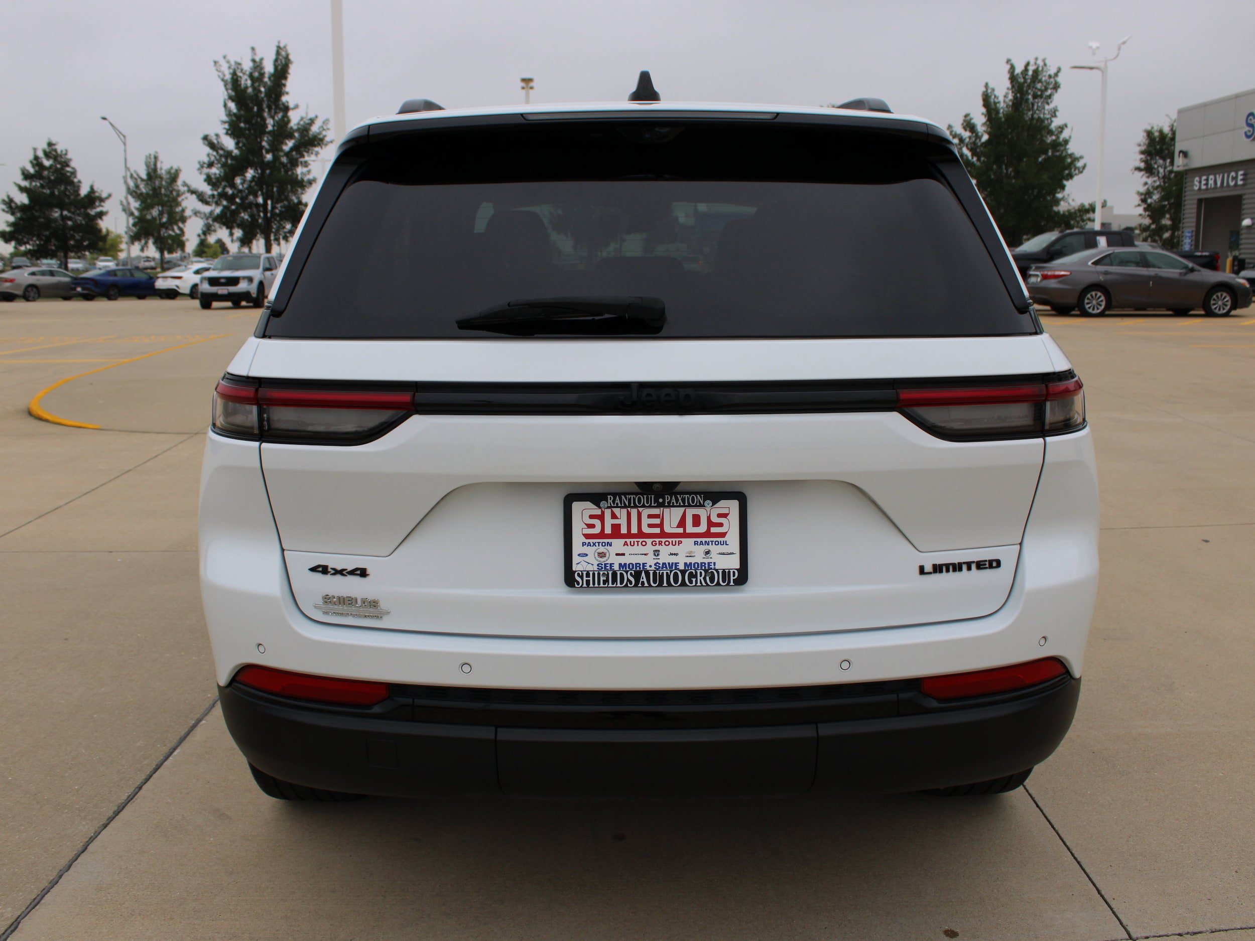 Used 2023 Jeep Grand Cherokee Limited w/ Luxury Tech Group II AWD/4WD image 5