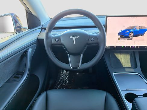 Used 2023 Tesla Model Y Long Range image 17