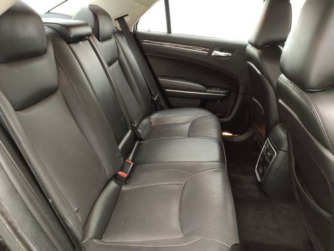 Used 2018 Chrysler 300 Limited AWD/4WD image 19