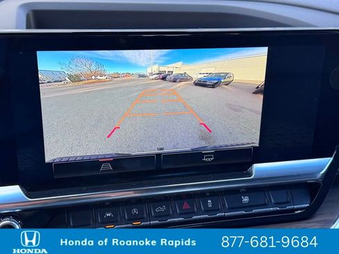 Used 2025 GMC Sierra 1500 SLT image 14