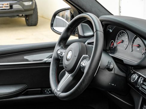 Used 2015 BMW X5 M image 13