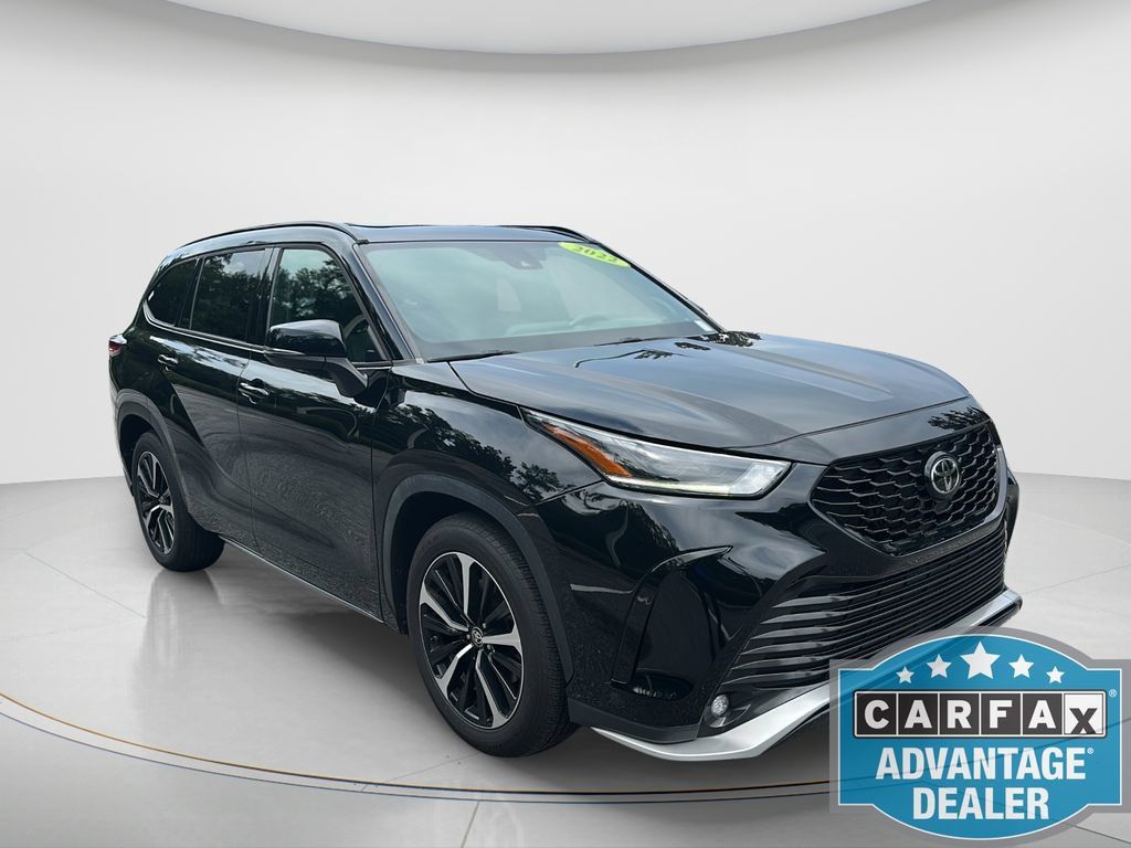 Used 2022 Toyota Highlander XSE FWD image 3