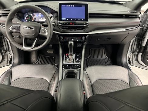 Used 2025 Jeep Compass Trailhawk AWD/4WD image 40