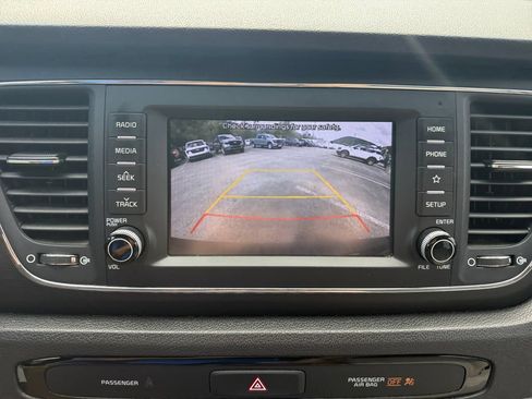Used 2019 Kia Sedona LX FWD image 18