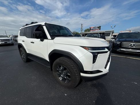 Used 2024 Lexus GX 550 AWD/4WD image 1