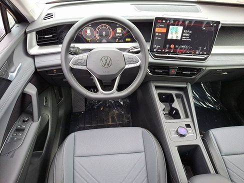 New 2026 Volkswagen Tiguan SE image 7