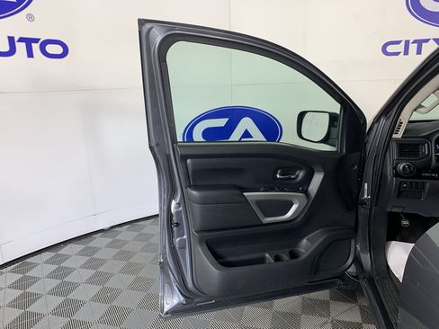 Used 2022 Nissan Titan SV RWD image 12