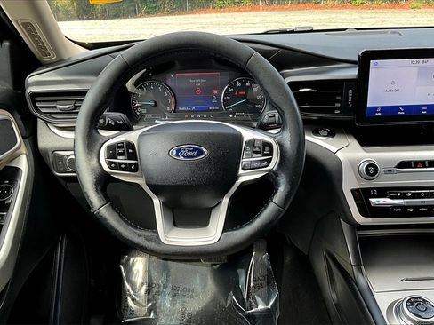 Used 2021 Ford Explorer XLT image 9