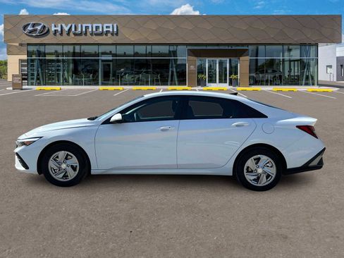 Certified 2025 Hyundai Elantra SE image 33