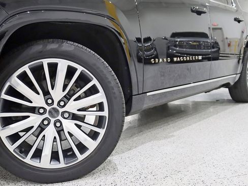 Used 2024 Jeep Grand Wagoneer Series III image 4