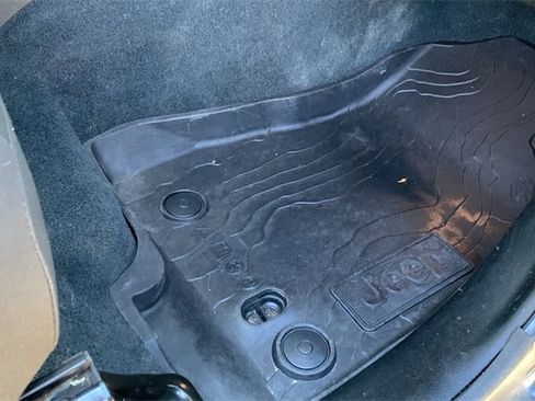 Certified 2022 Jeep Gladiator Willys image 37