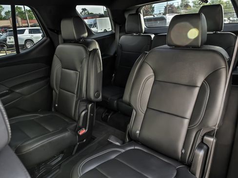 Used 2023 Chevrolet Traverse LT w/ LT Premium Package AWD/4WD image 18