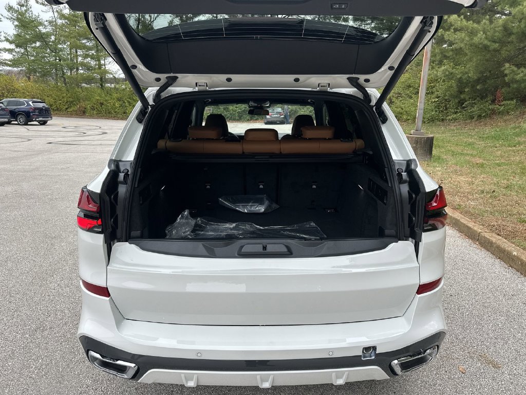 Used 2026 BMW X5 xDrive40i w/ M Sport Package AWD/4WD image 24