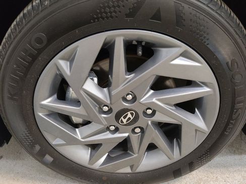 Used 2024 Hyundai Elantra SEL FWD image 31